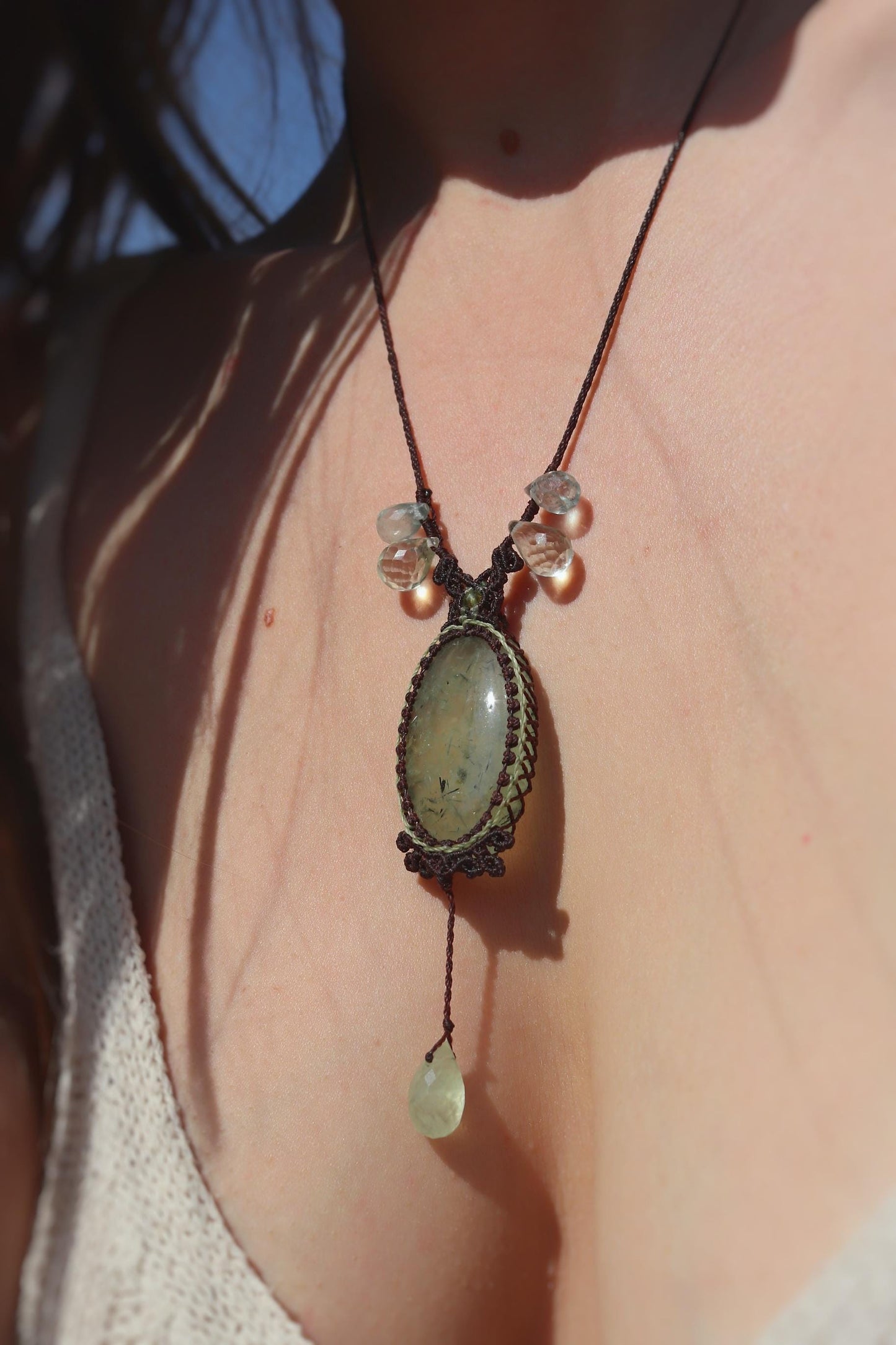 Pendentif PREHNITE avec Aigue-marine, Améthyste verte et péridot