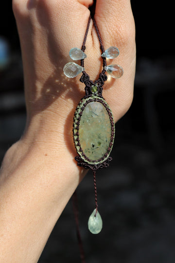 Pendentif PREHNITE avec Aigue-marine, Améthyste verte et péridot