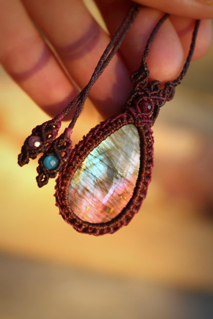 Pendentif en LABRADORITE violette