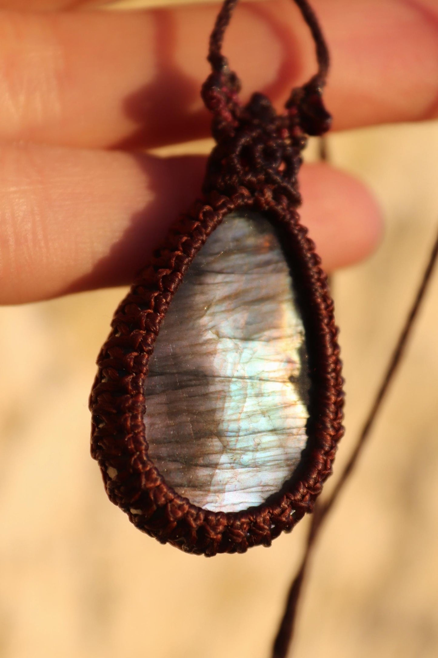 Pendentif en LABRADORITE violette