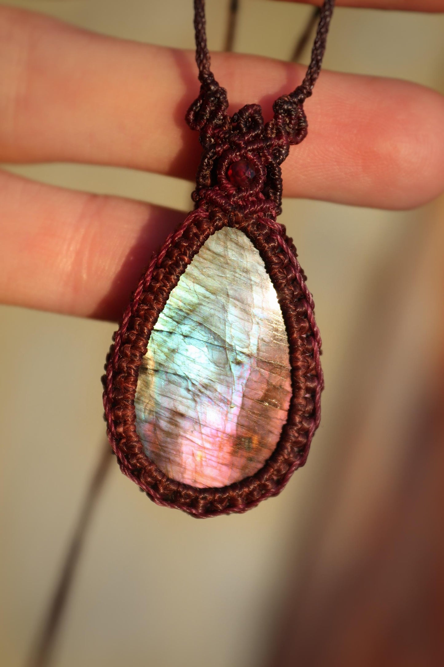 Pendentif en LABRADORITE violette