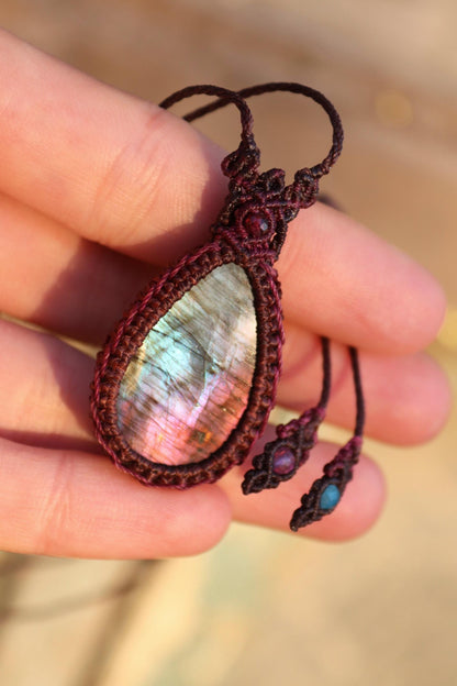 Pendentif en LABRADORITE violette