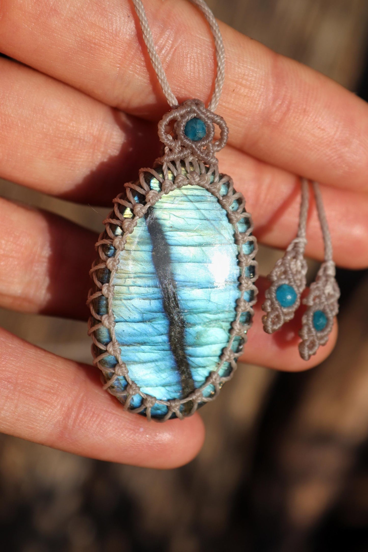 Pendentif en labradorite bleue