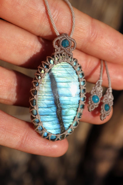 Pendentif en labradorite bleue