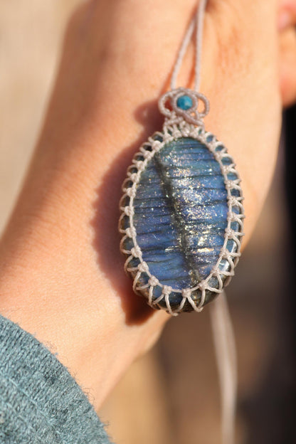 Pendentif en labradorite bleue