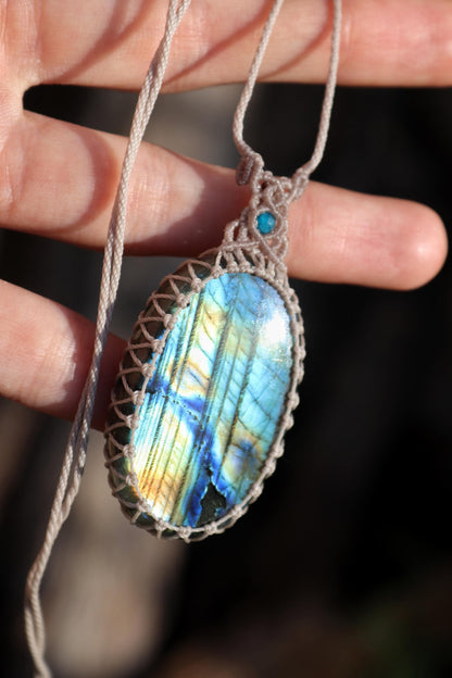 Pendentif LABRADORITE arc-en-ciel intense