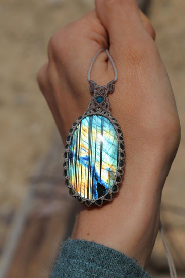 Strong rainbow LABRADORITE Pendant