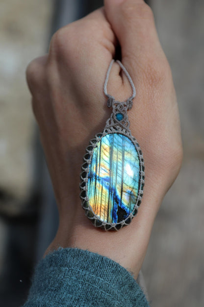 Pendentif LABRADORITE arc-en-ciel intense