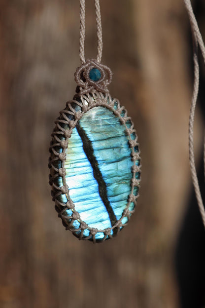 Pendentif en labradorite bleue