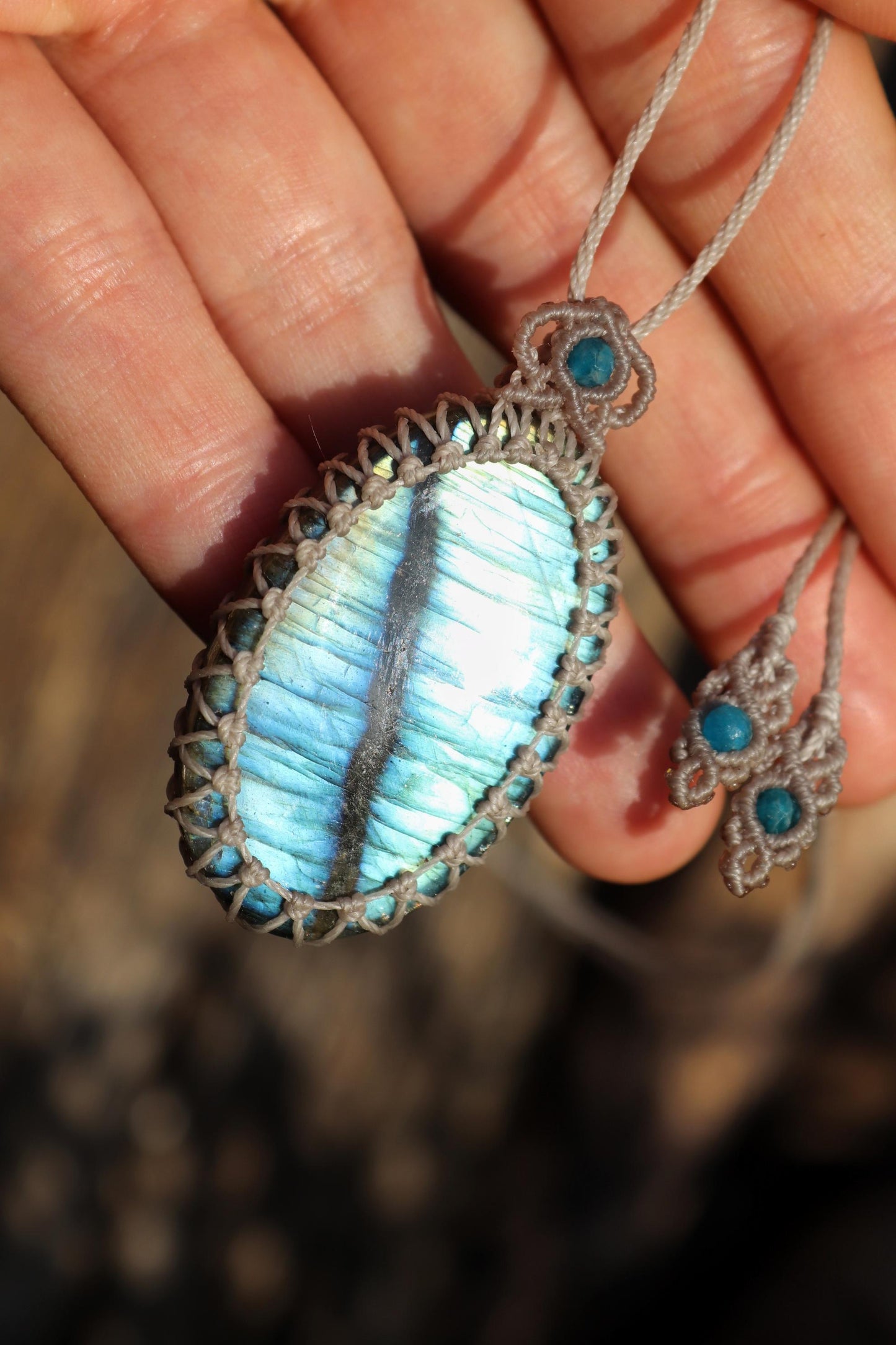 Pendentif en labradorite bleue