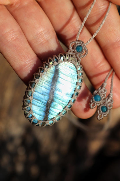 Pendentif en labradorite bleue