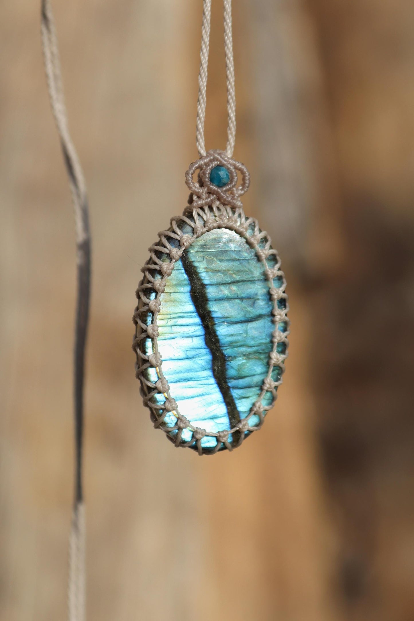 Pendentif en labradorite bleue