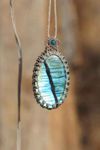 Pendentif en labradorite bleue