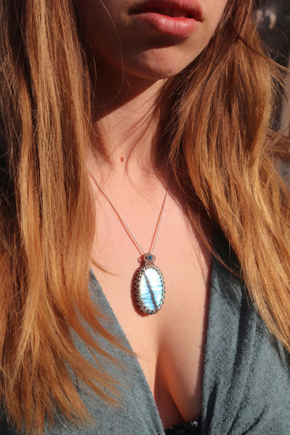 Pendentif en labradorite bleue
