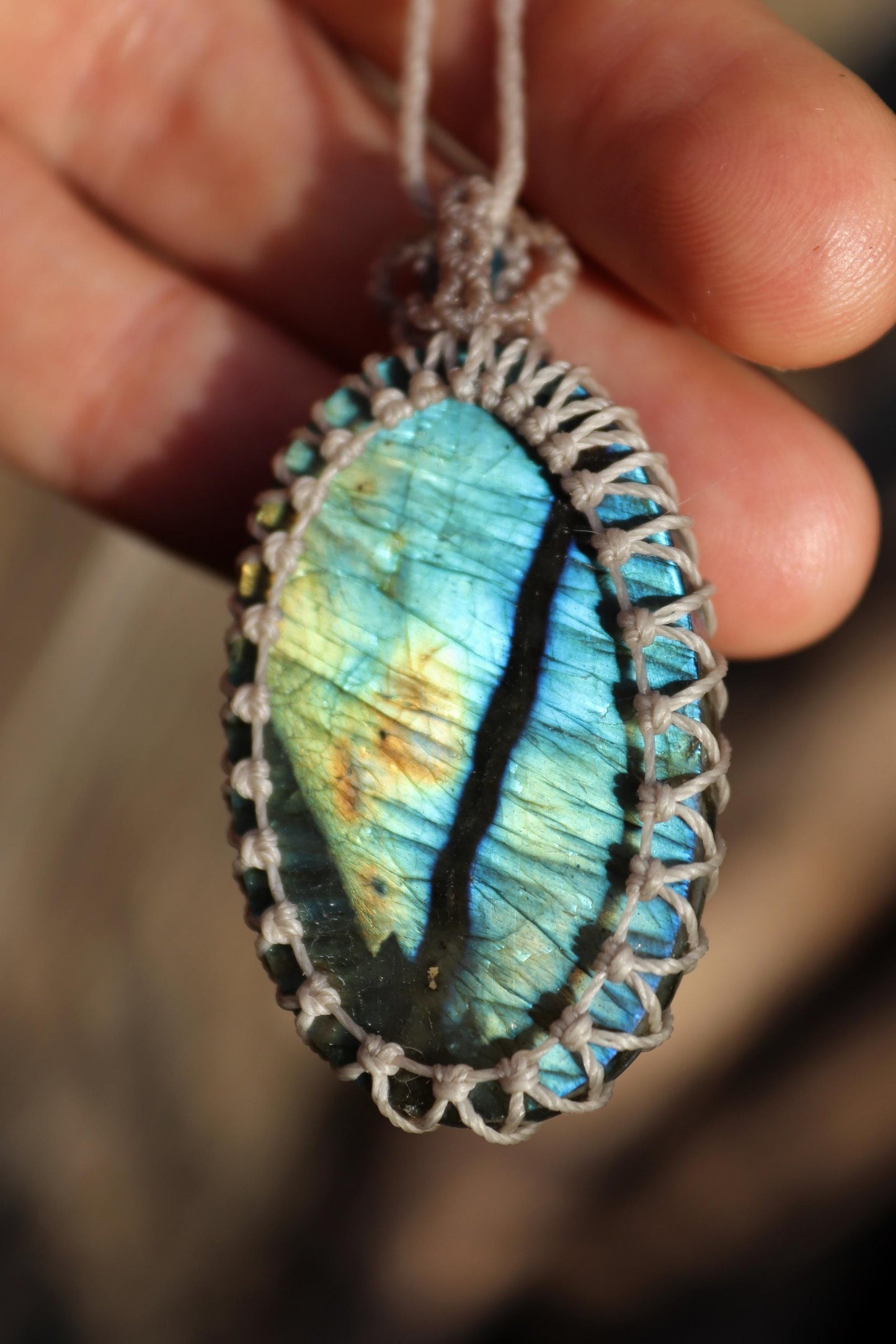 Pendentif en labradorite bleue