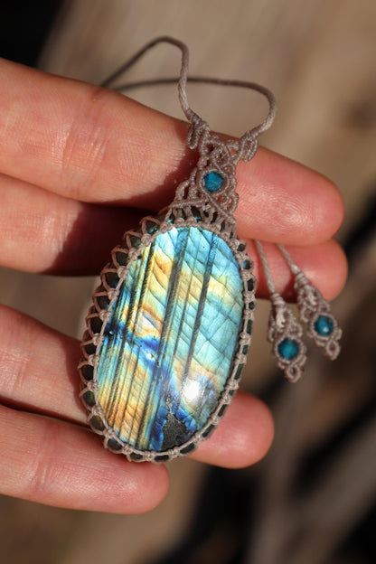 Pendentif LABRADORITE arc-en-ciel intense