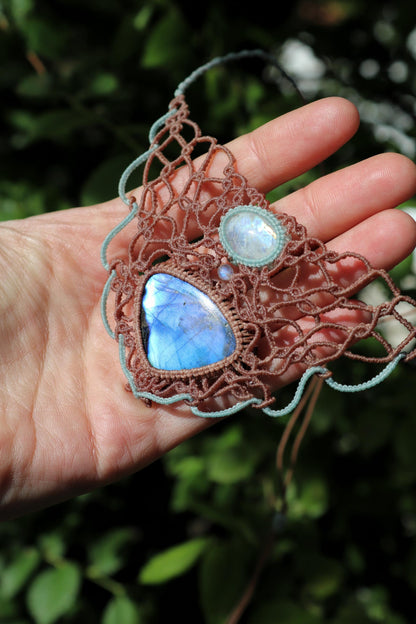Choker en PIERRE DE LUNE arc-en-ciel et LABRADORITE bleu néon