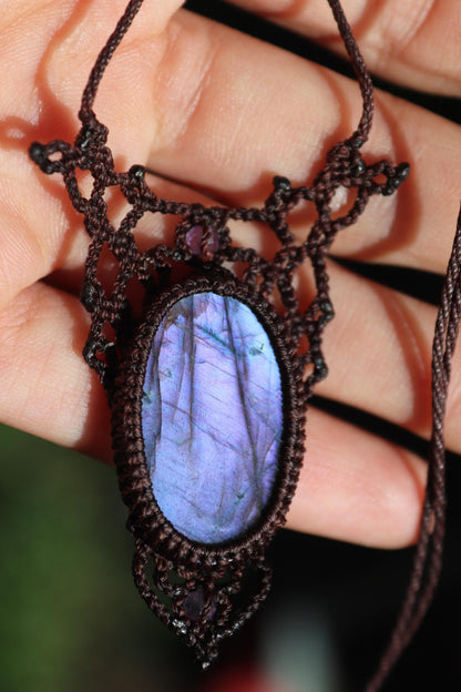 Pendentif en LABRADORITE violette avec perles d'améthyste