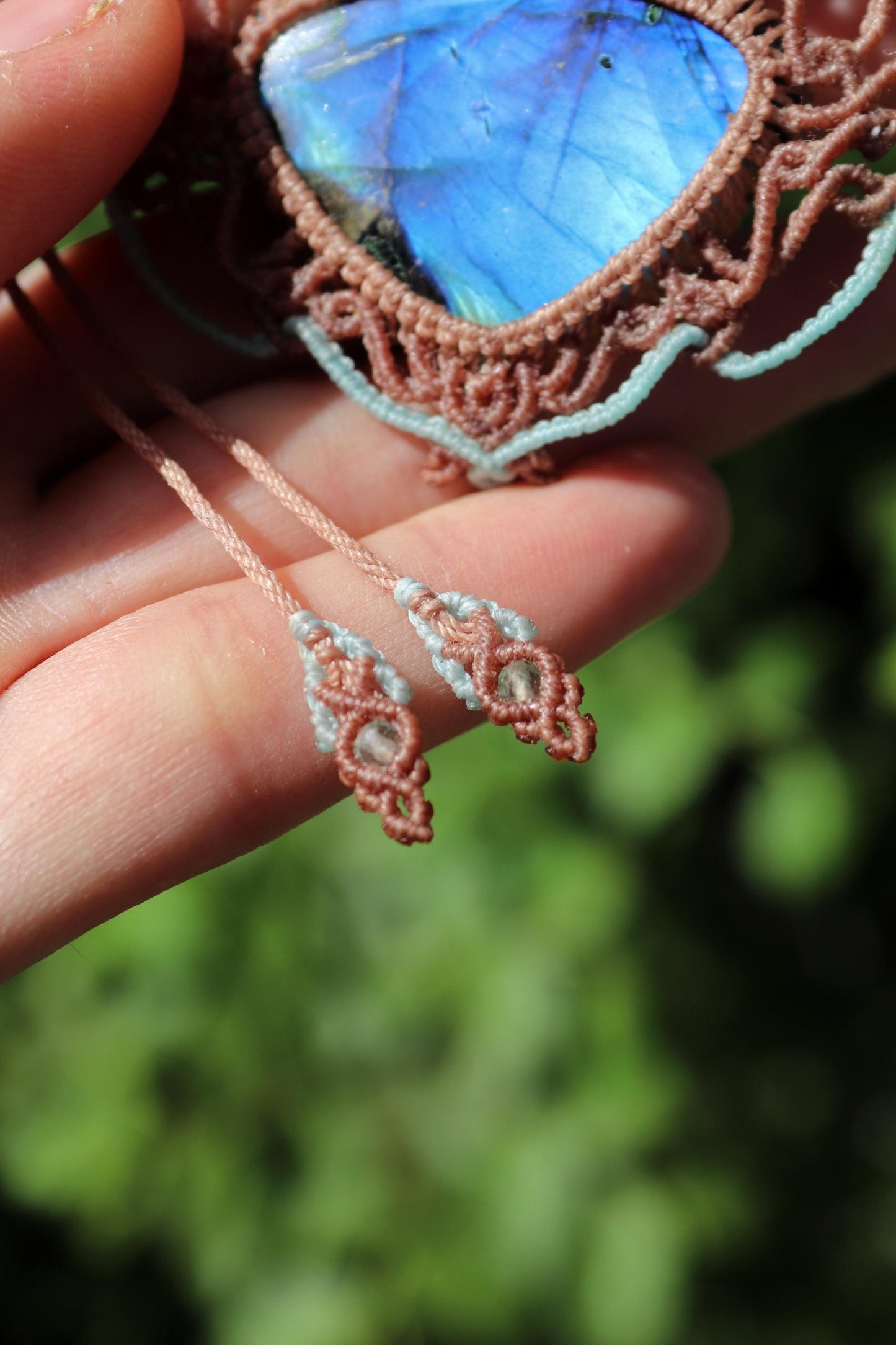 Choker en PIERRE DE LUNE arc-en-ciel et LABRADORITE bleu néon