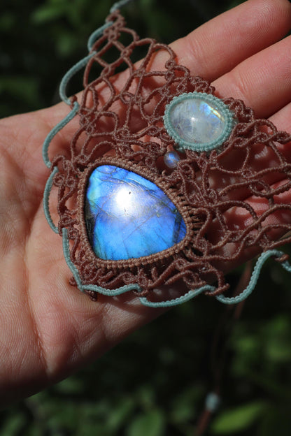 Choker en PIERRE DE LUNE arc-en-ciel et LABRADORITE bleu néon