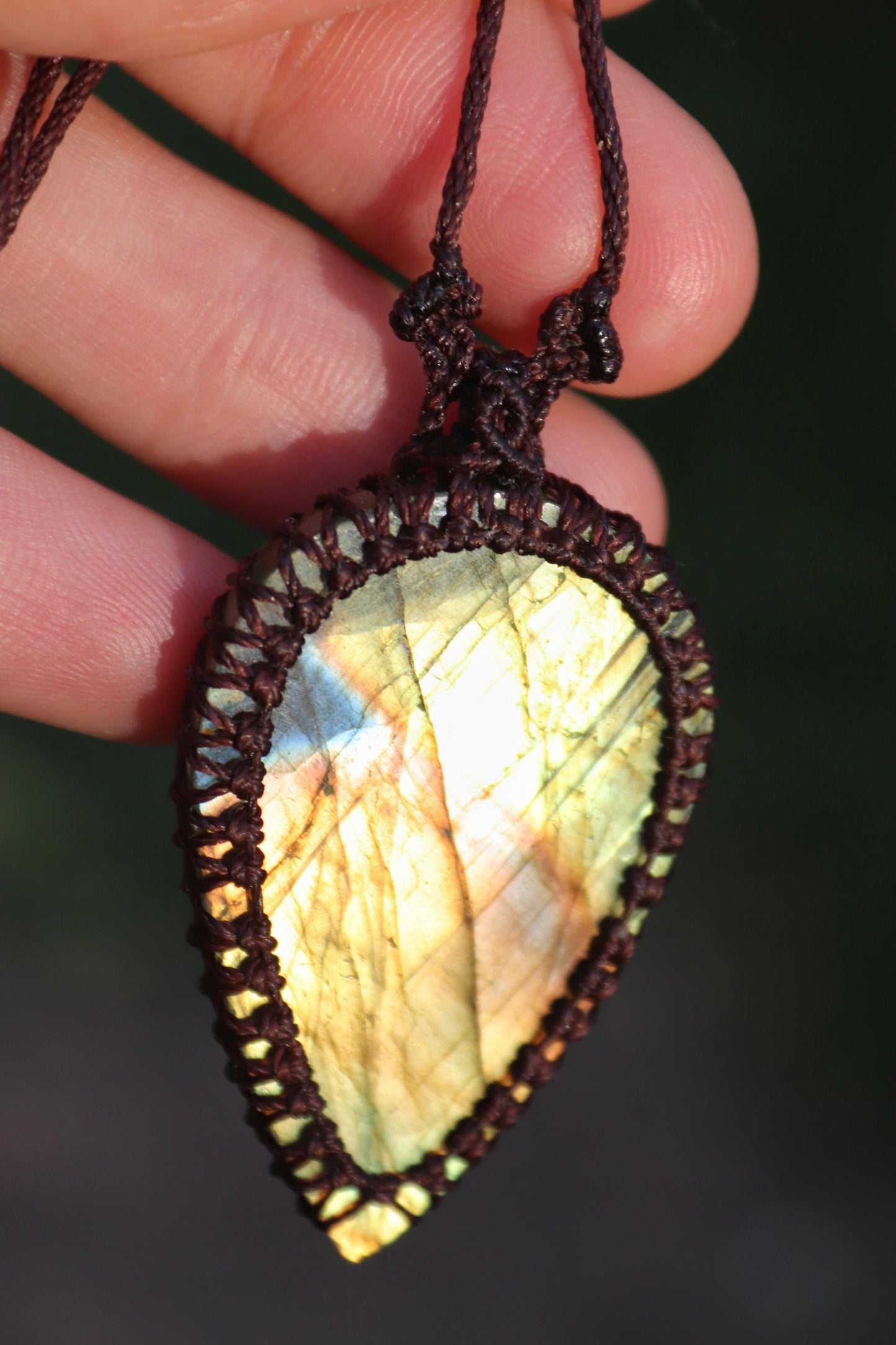 Pendentif LABRADORITE en forme de goutte, vert et orange