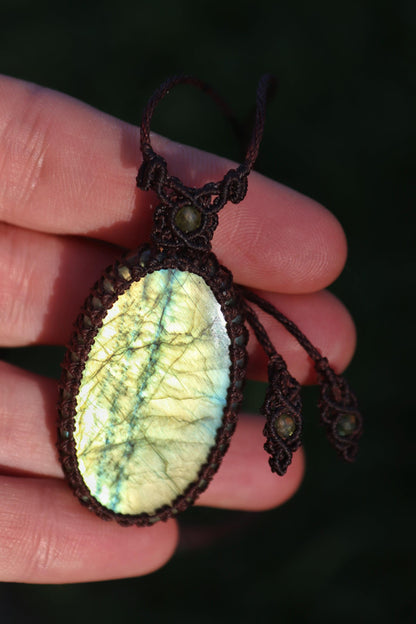 Micro macrame necklace with oval green LABRADORITE