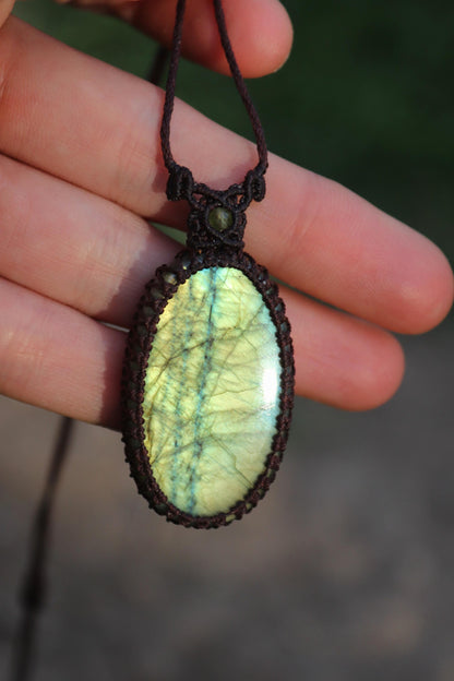 Micro macrame necklace with oval green LABRADORITE
