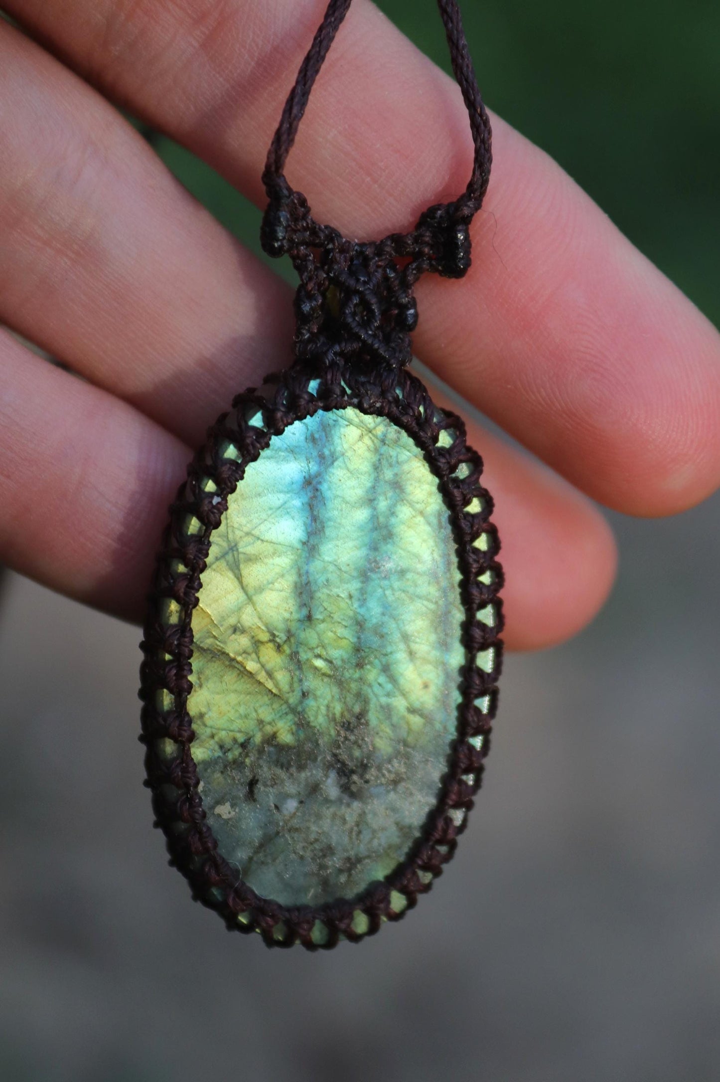 Micro macrame necklace with oval green LABRADORITE