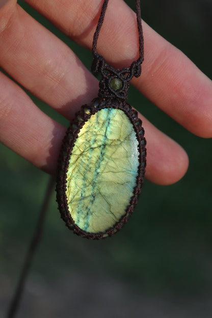 Micro macrame necklace with oval green LABRADORITE