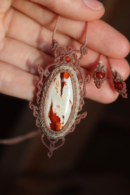 Grand pendentif opale de feu rouge avec perles de cornaline