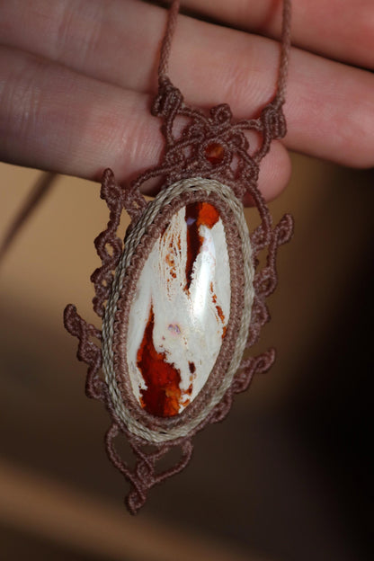 Grand pendentif opale de feu rouge avec perles de cornaline