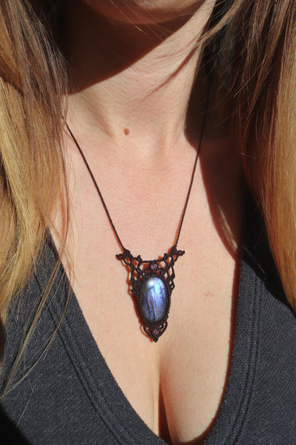 Pendentif en LABRADORITE violette avec perles d'améthyste