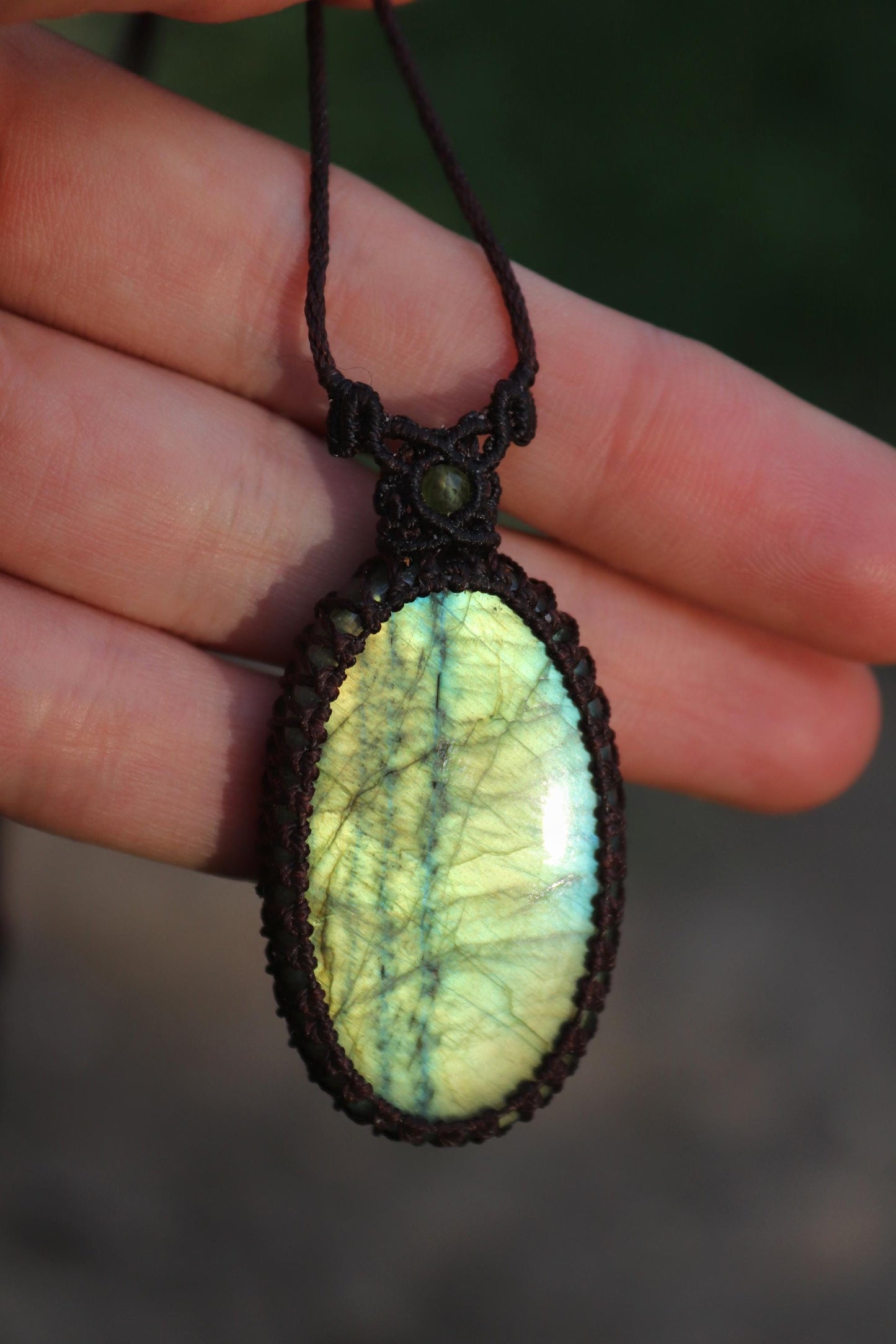 Micro macrame necklace with oval green LABRADORITE