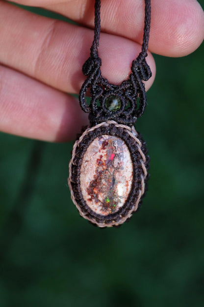 Collier micro-macramé Opale du Mexique