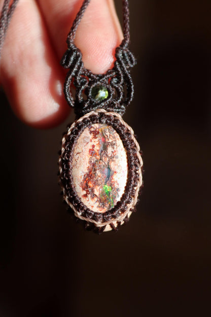 Collier micro-macramé Opale du Mexique