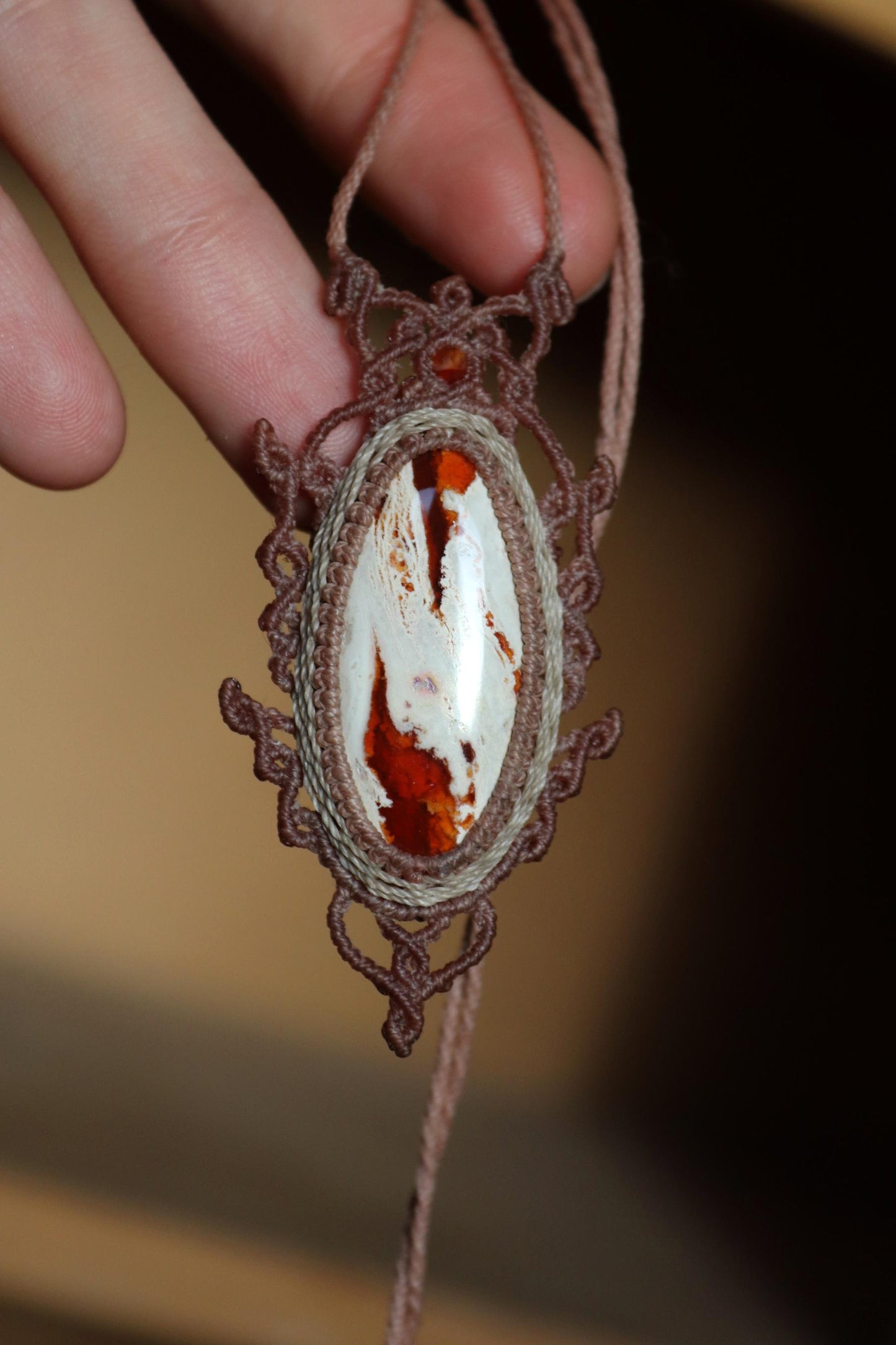 Grand pendentif opale de feu rouge avec perles de cornaline