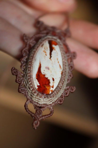 Grand pendentif opale de feu rouge avec perles de cornaline