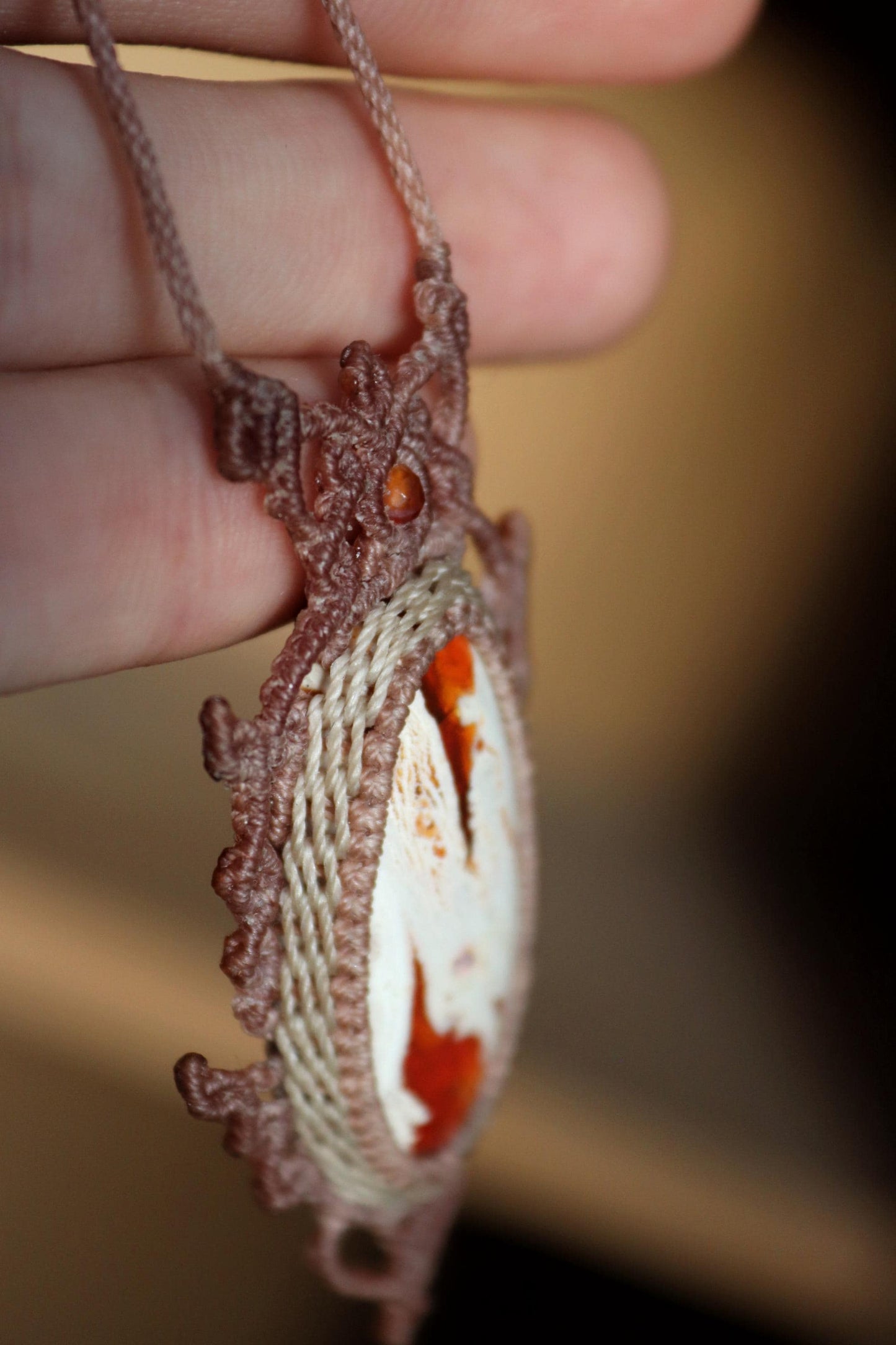 Grand pendentif opale de feu rouge avec perles de cornaline