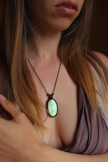 Micro macrame necklace with oval green LABRADORITE