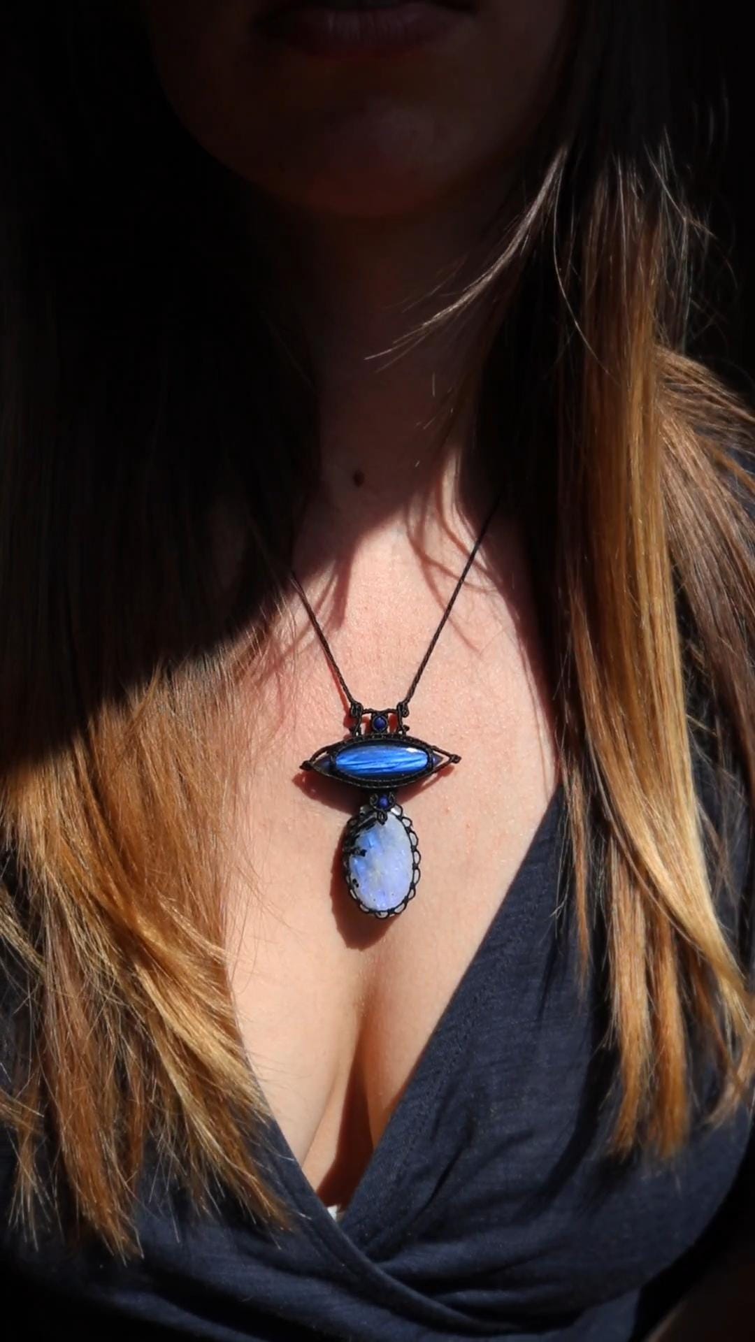 PIERRE DE LUNE avec tourmaline et LABRADORITE bleu roi