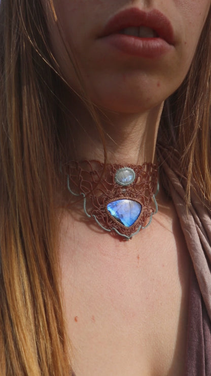 Choker en PIERRE DE LUNE arc-en-ciel et LABRADORITE bleu néon
