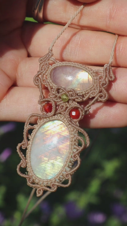 Pendentif en pierre de lune arc-en-ciel dorée translucide de qualité RARE