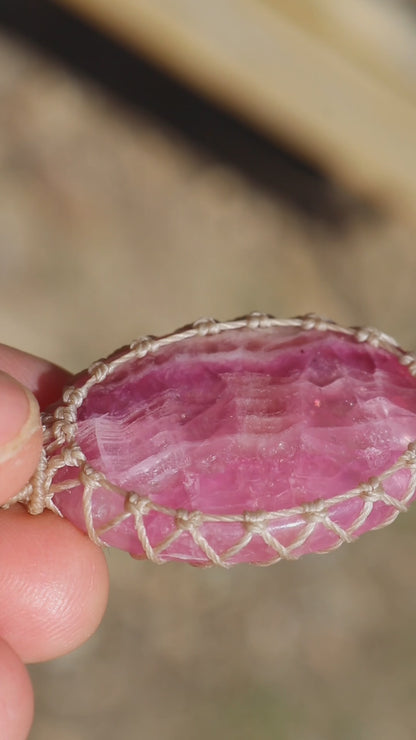 Pendentif rare en calcite COBALTO rose et pierre de lune