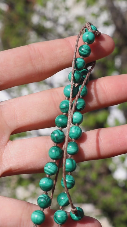 Collier de perles de malachite nouées