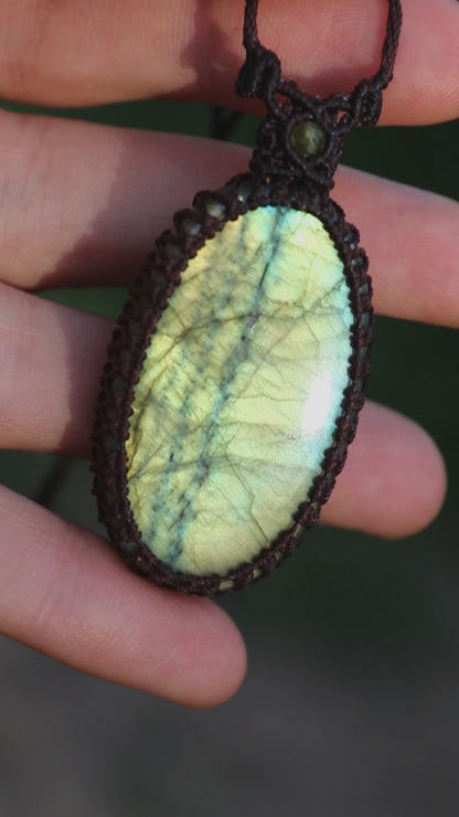 Micro macrame necklace with oval green LABRADORITE