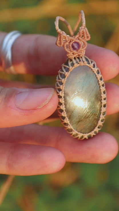 Joli pendentif en labradorite | Bijoux en macramé faits main