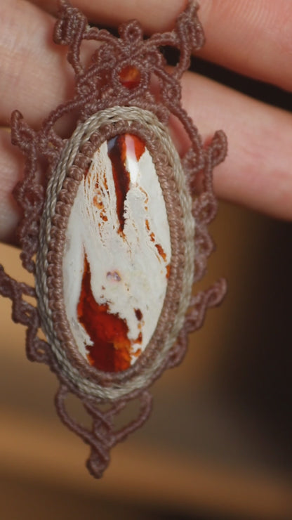 Grand pendentif opale de feu rouge avec perles de cornaline