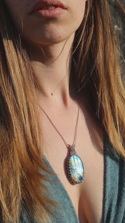 Pendentif LABRADORITE arc-en-ciel intense