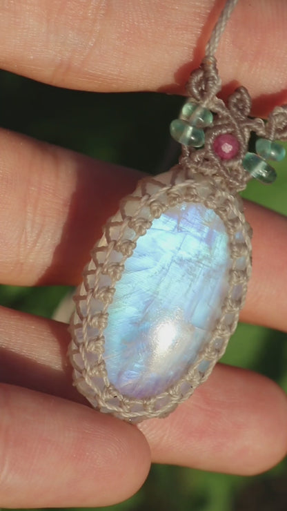 Pierre de lune de qualité AAA avec tourmaline rose et perles d'apatite paraïba | Bijoux en macramé faits main
