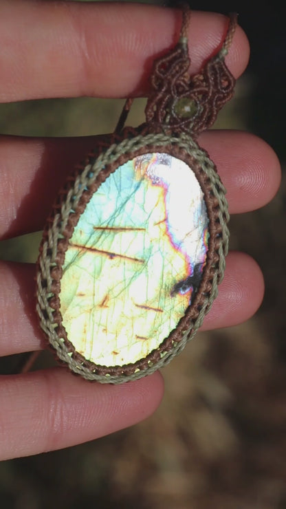 Labradorite cyan et bleu-vert, couleurs rares et reflets intenses